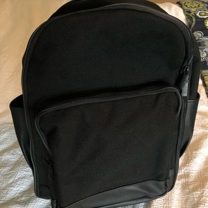 Béis The Travel Backpack in Black